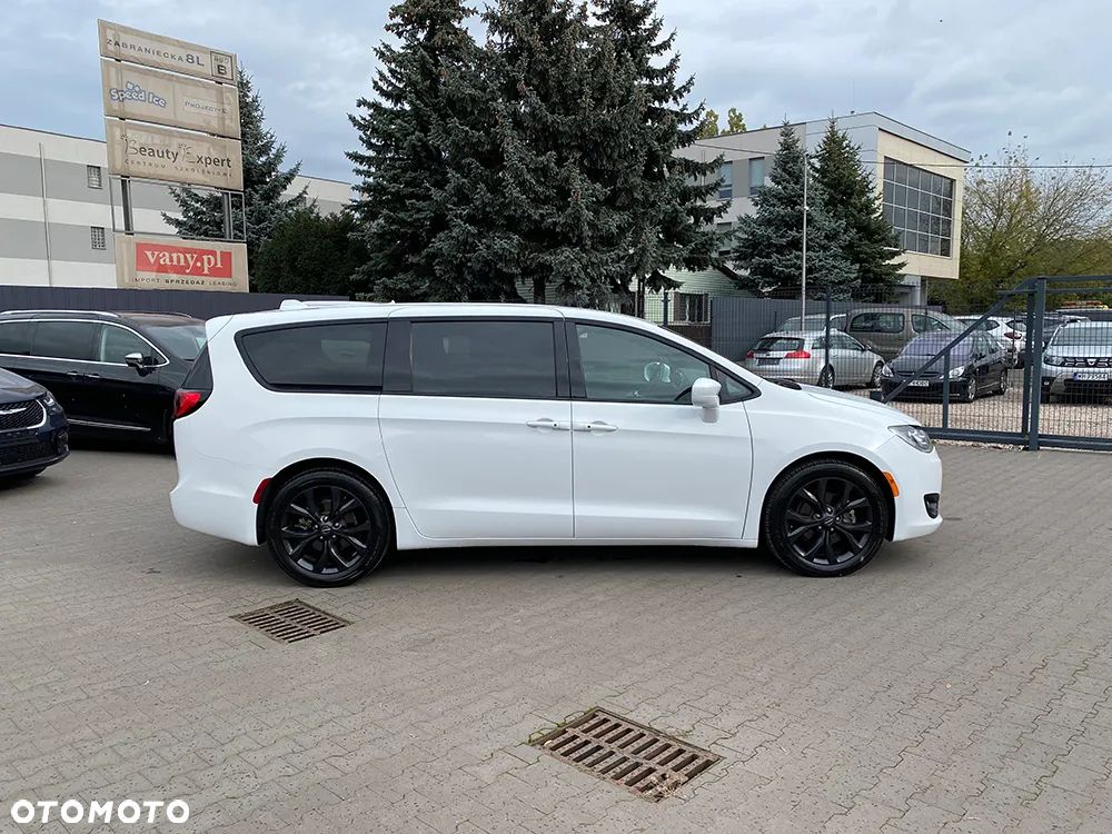 Chrysler Pacifica - 3