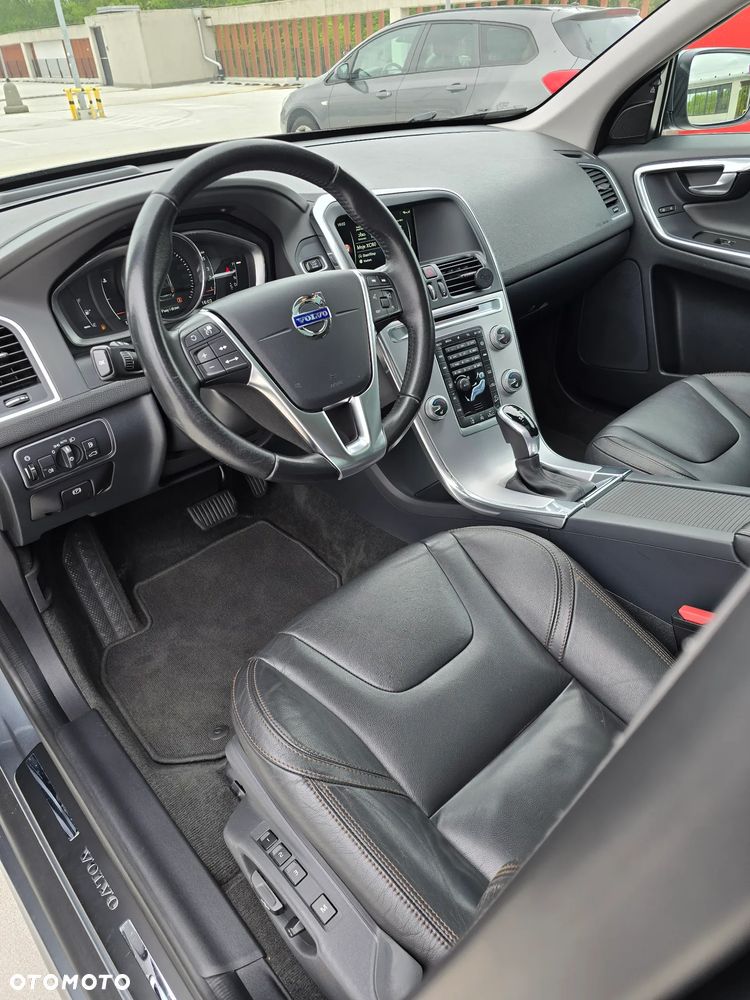 Volvo XC 60 D5 AWD Momentum - 33