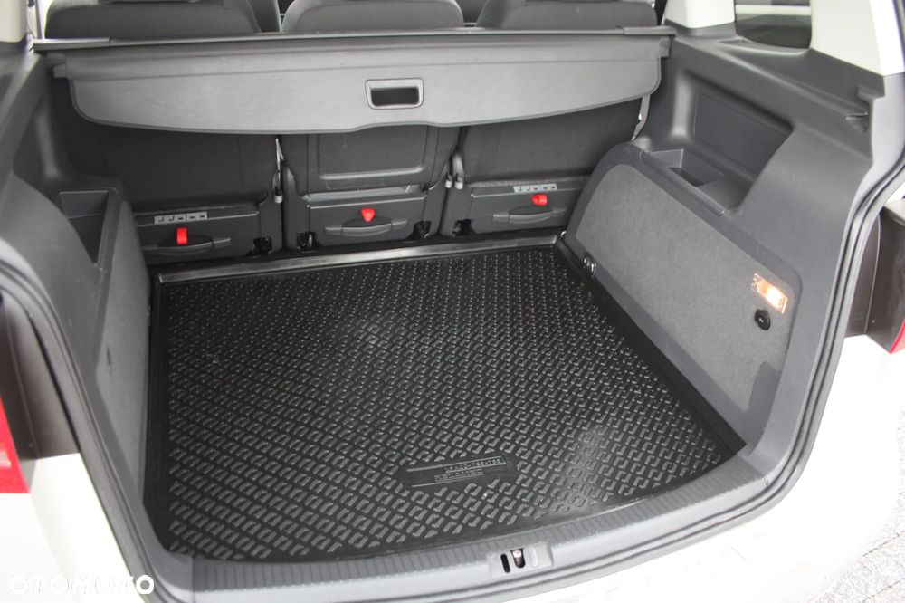 Volkswagen Touran 2.0 TDI DPF BlueMotion Technology DSG Cup - 38