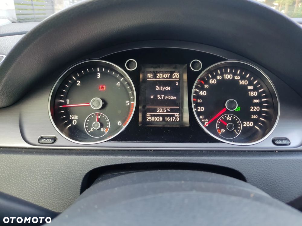 Volkswagen Passat 2.0 TDI DSG BlueMotion Technology Comfortline - 5