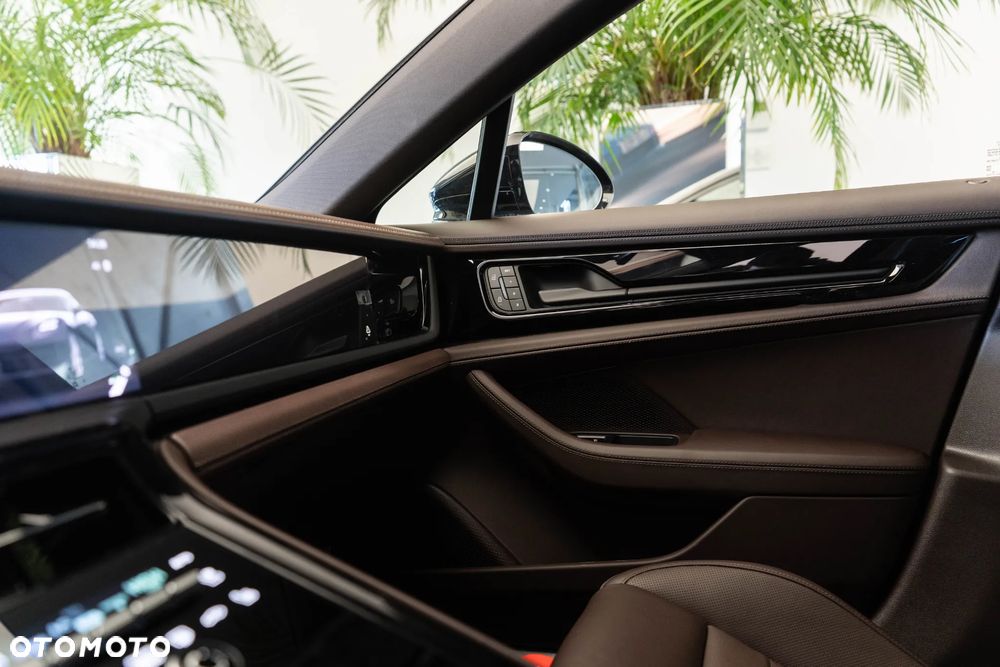 Porsche Panamera 4 E-Hybrid PHEV - 23