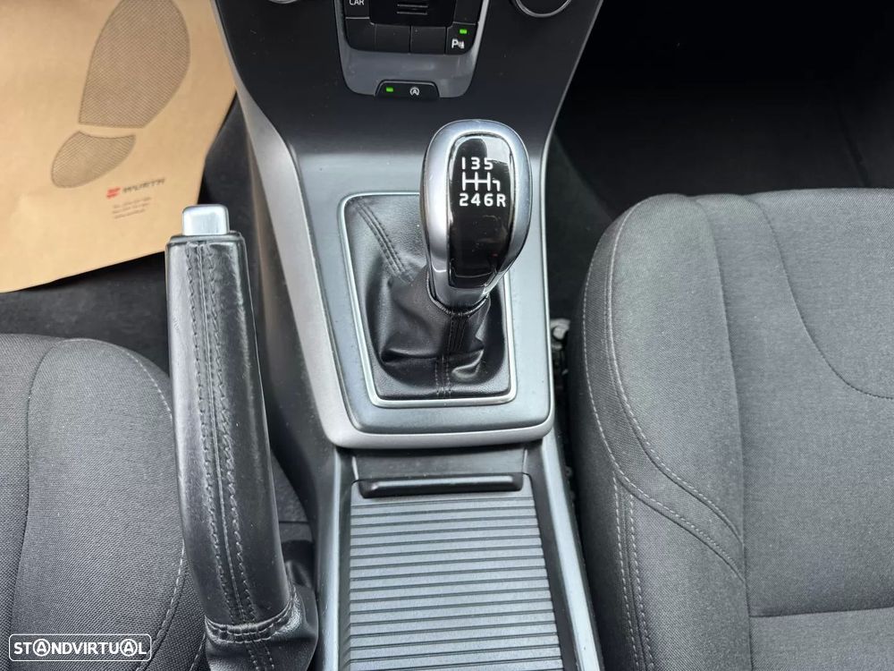 Volvo V40 2.0 D2 Momentum - 32