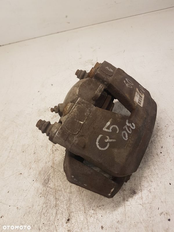 ZACISK HAMULCOWY LEWY PRZÓD AUDI Q5 A5 8R0105E - 2