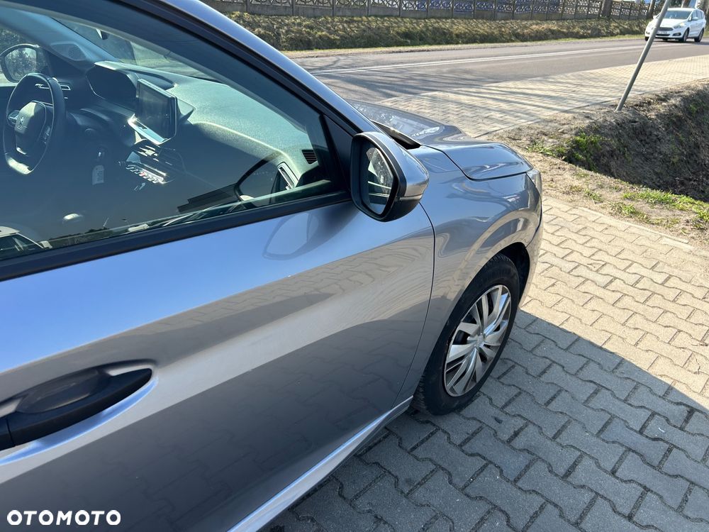 Peugeot 208 - 23