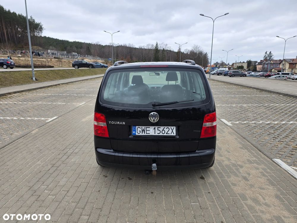 Volkswagen Touran - 4