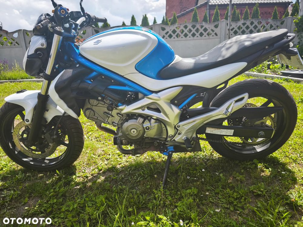 Suzuki Gladius - 8