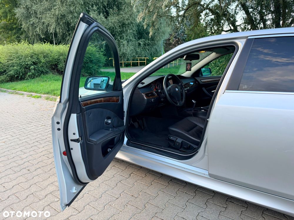 BMW Seria 5 525i - 23