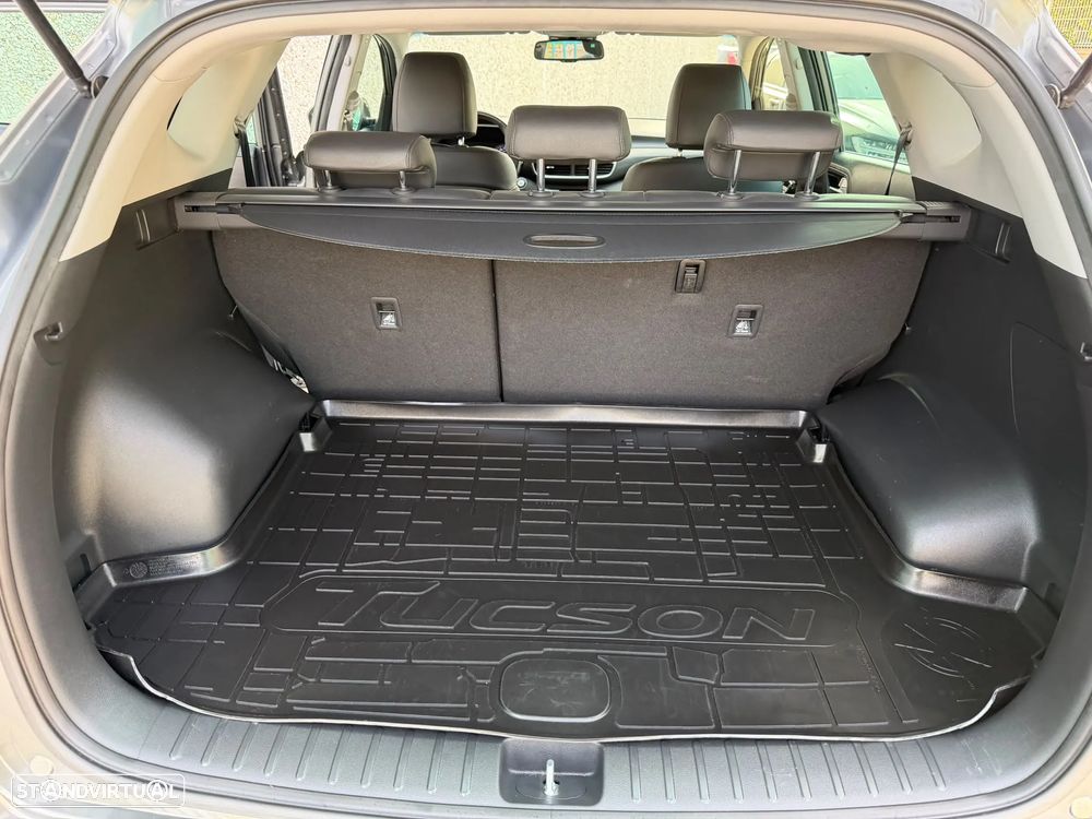 Hyundai Tucson 1.6 CRDi Premium+Pack Pele - 24