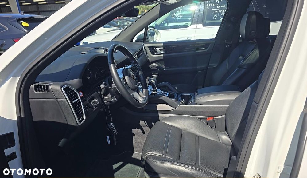 Porsche Cayenne Standard - 12