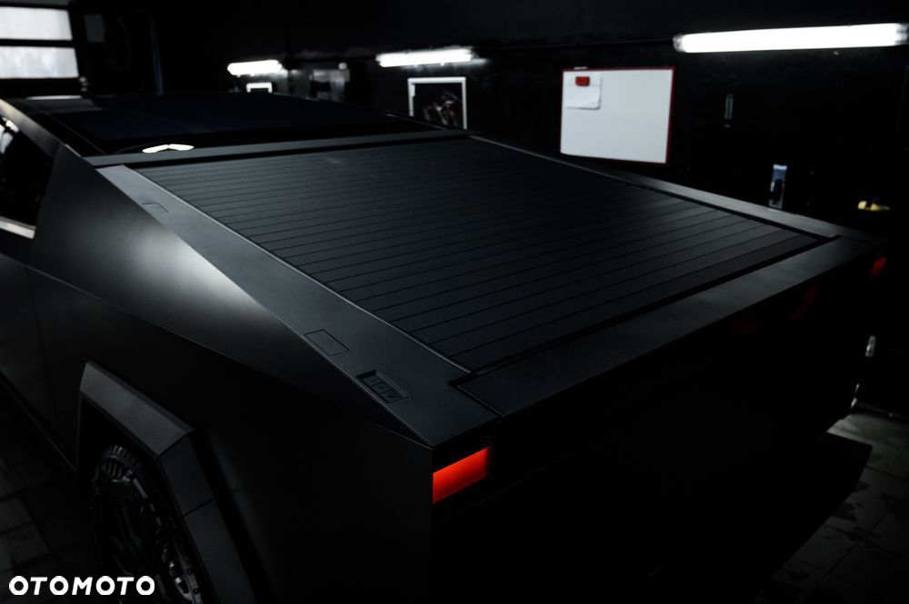 Tesla Cybertruck - 7