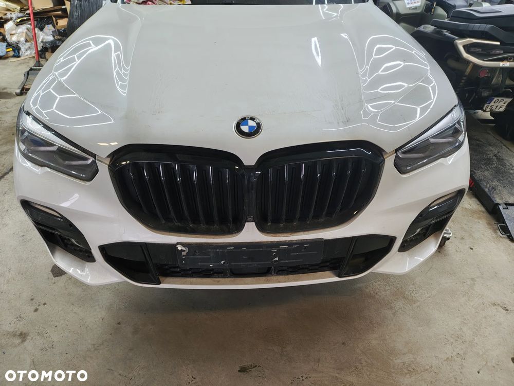 BMW X5 G05 maska A96 MINERALWEISS do założenia w kolor - 1