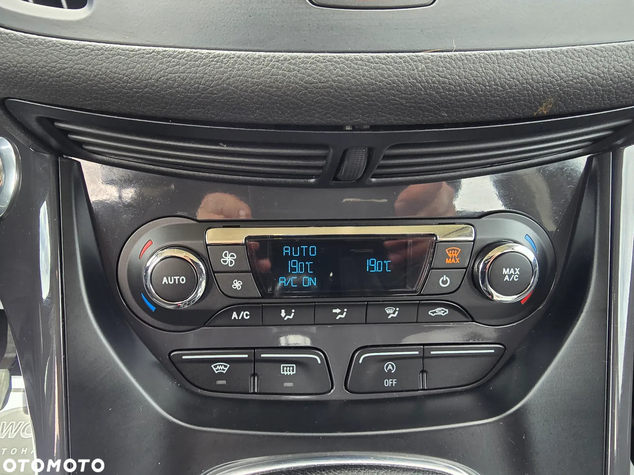 Ford Kuga 1.6 EcoBoost 2x4 Titanium - 12
