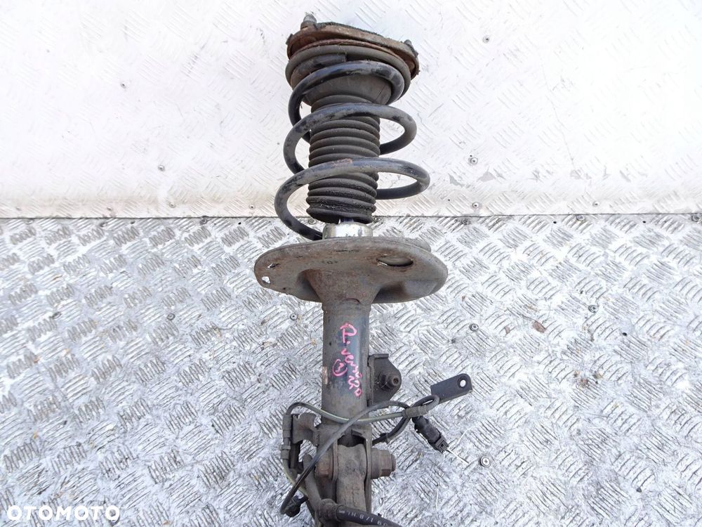 kolumna + zwrotnica prawa toyota verso i 2.0 d4d 09-13r., - 3