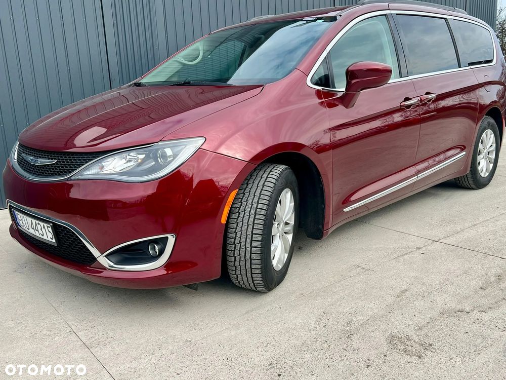 Chrysler Pacifica - 2