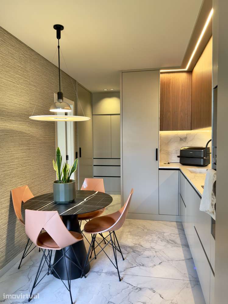 T3+1 de autor, totalmente remodelado, último piso, no centro da Maia - Grande imagem: 2/16