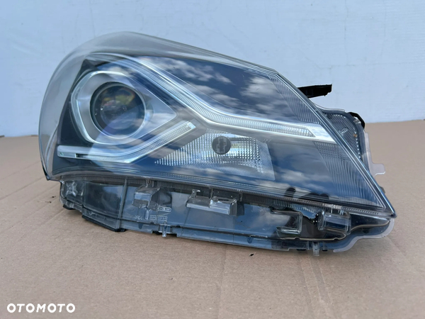 LAMPA PRAWA REFLEKTOR TOYOTA YARIS III 17- LIFT ORYGINAŁ