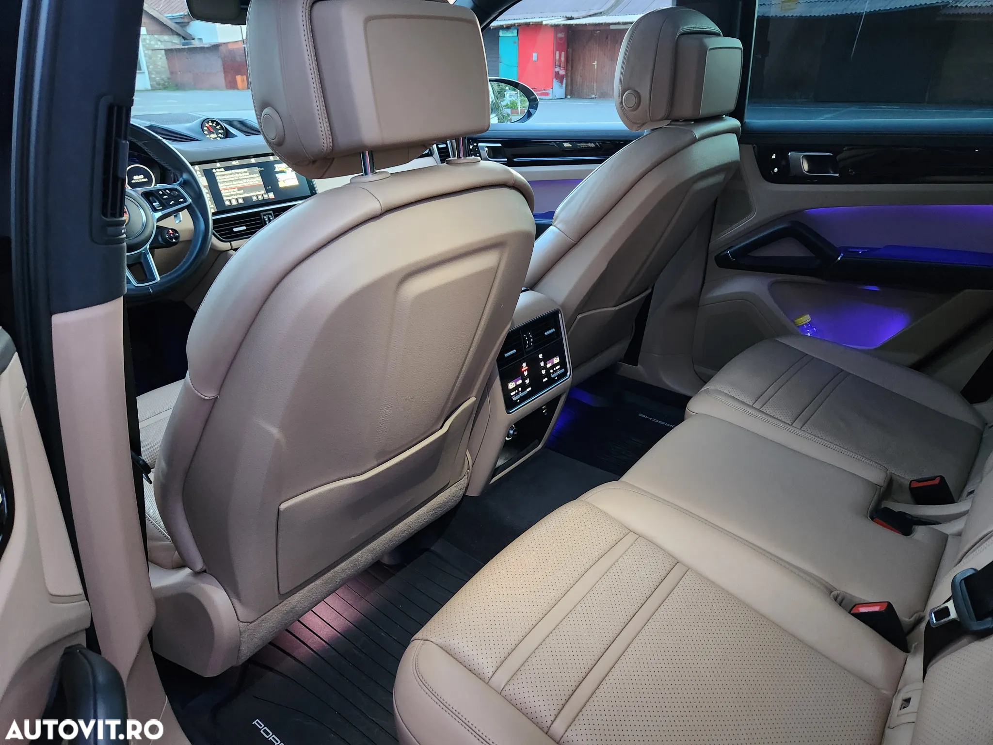Porsche Cayenne - 27