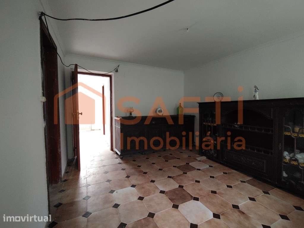 MORADIA T3, COM TERRENO, FURO DE ÁGUA E ANEXOS - Grande imagem: 4/49