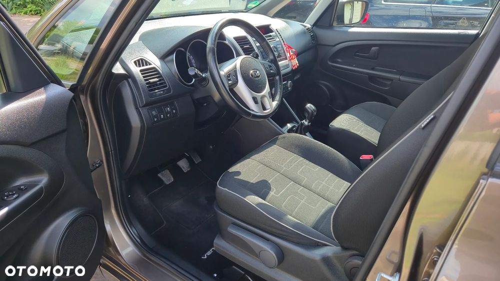 Kia Venga 1.4 CVVT Titanium Collection - 10