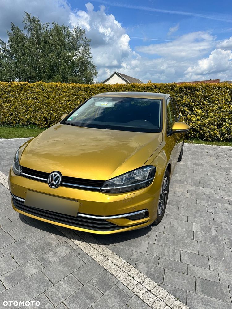 Volkswagen Golf - 1