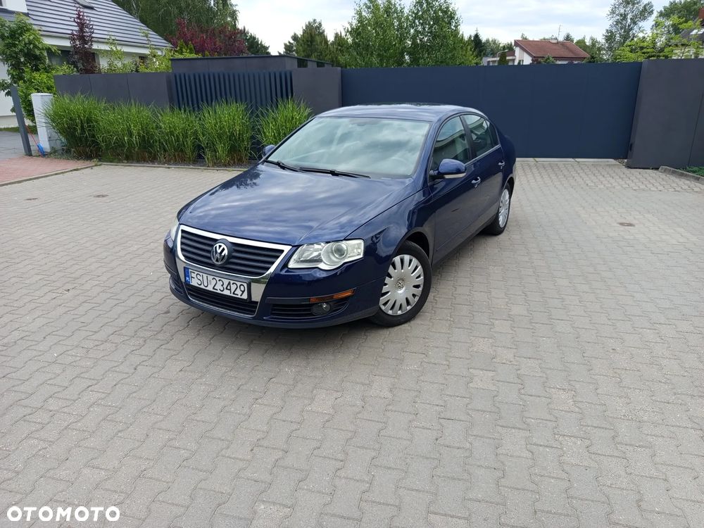 Volkswagen Passat - 1