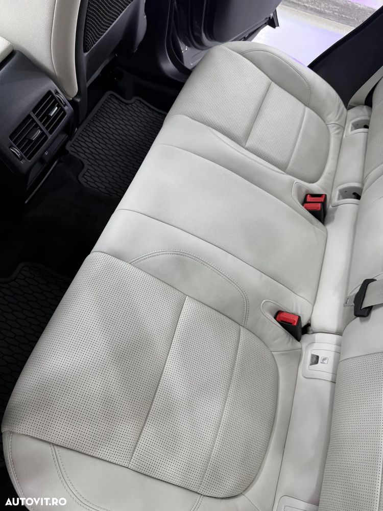 Jaguar E-Pace P250 AWD R-Dynamic HSE - 9