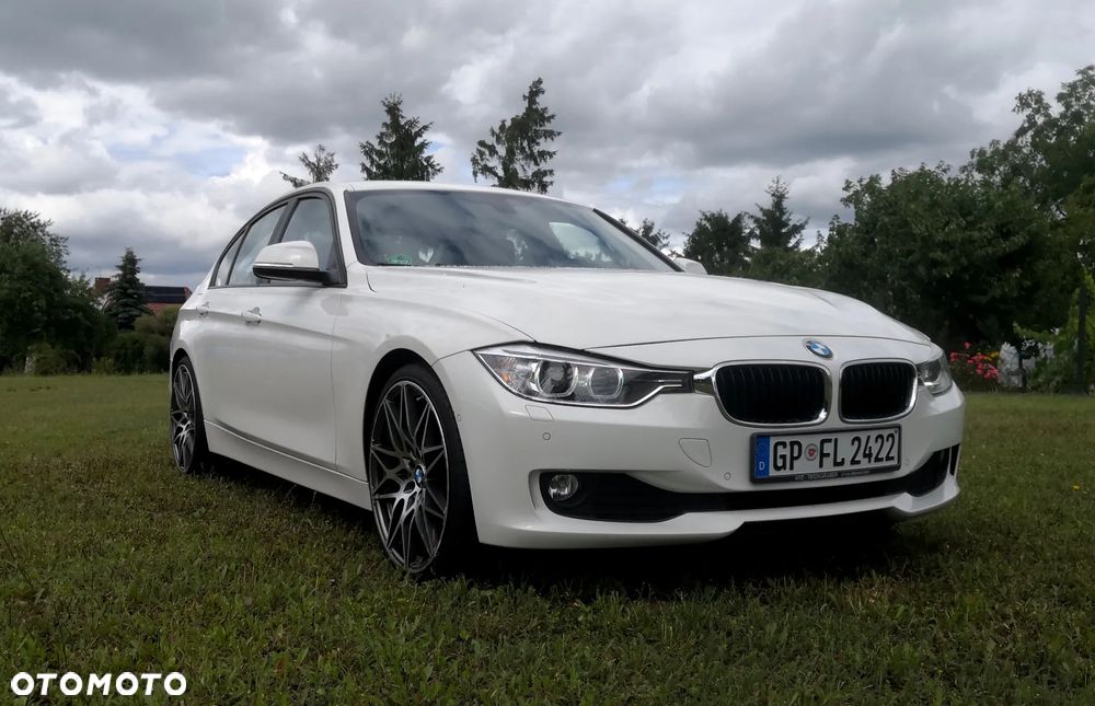 BMW Seria 3 318d DPF - 14
