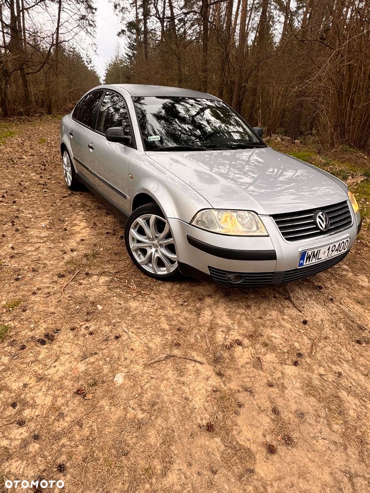 Volkswagen Passat 2.0 Basis - 1