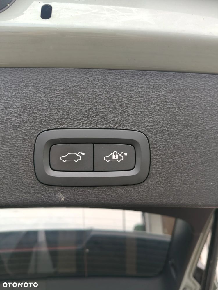 Volvo XC 40 T4 Plug-In Hybrid R-Design - 14