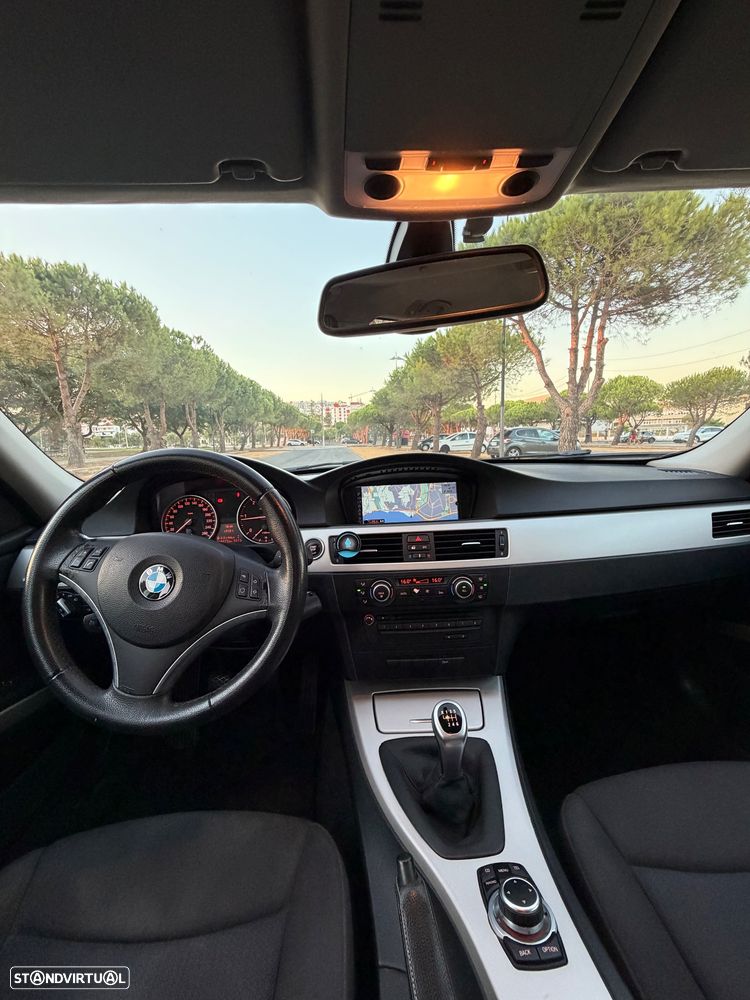BMW 318 d Navigation Sport — fotografia 8