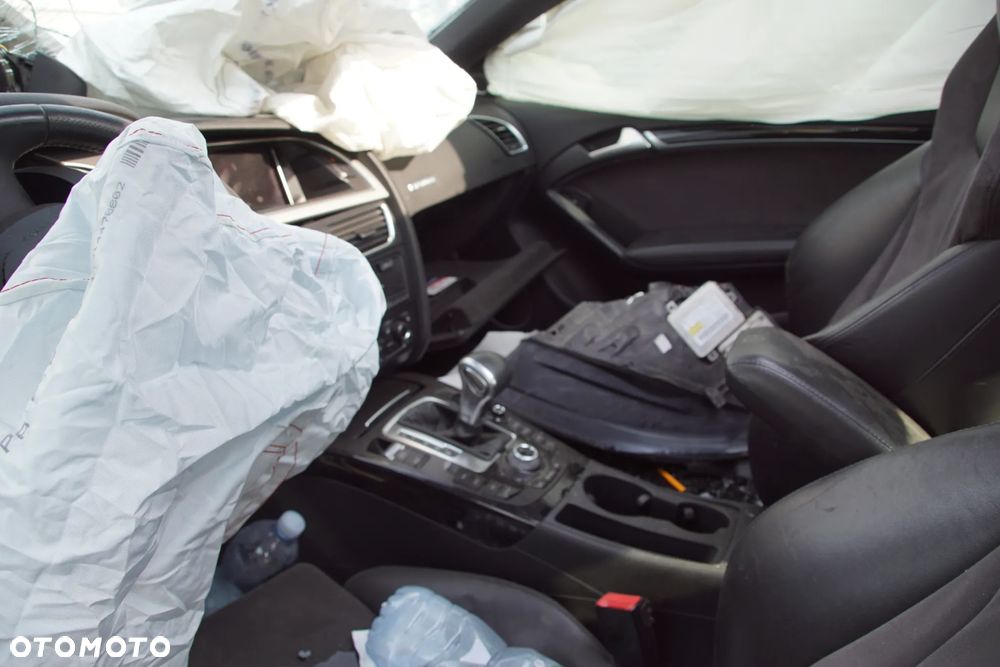 Auto na części - Audi A5 I 8T 3.0 TDI 239 KM CCWA LMK LY9C 2009R Silnik Skrzynia Drzwi Błotnik Klapa Zderzak Lampa Lusterko Klamka Szyba Deska Kokpit Sterownik Moduł Czujnik Licznik Wyświetlacz Panel Kierownica - 10