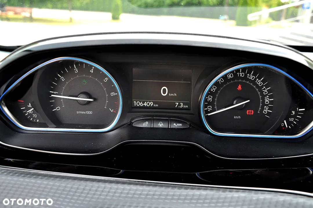 Peugeot 2008 1.2 Pure Tech GPF Allure S&S - 21