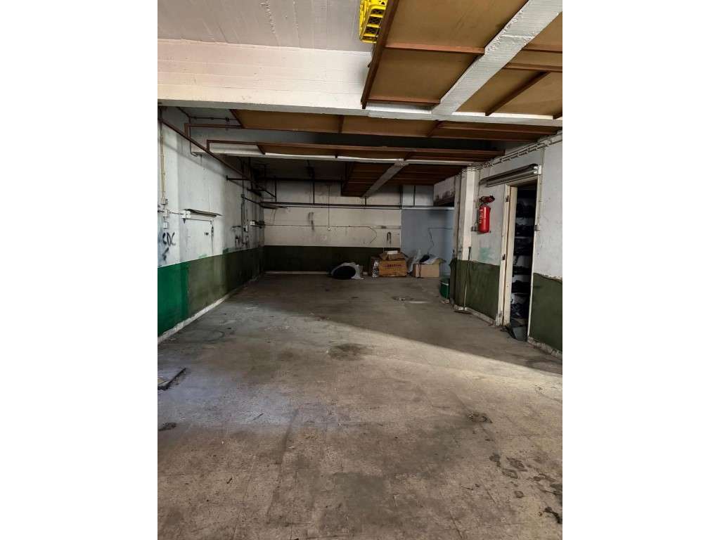 Garagem c/200m2 na Amadora - Grande imagem: 4/13