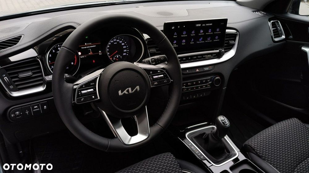 Kia Ceed - 11