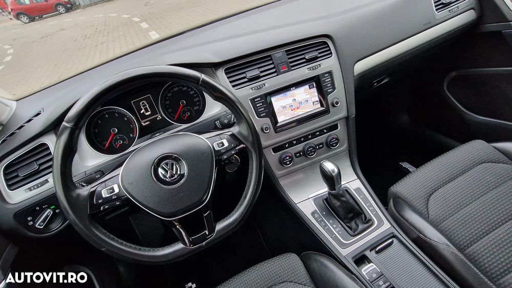 Volkswagen Golf - 6