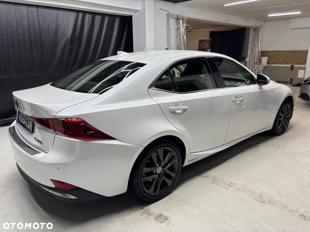 Lexus IS - 12