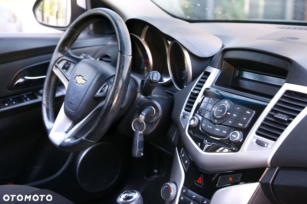 Chevrolet Cruze 1.6 LT+ - 12