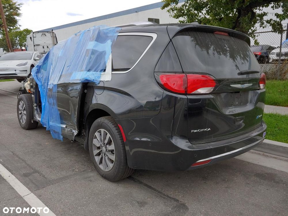 Chrysler Pacifica - 16