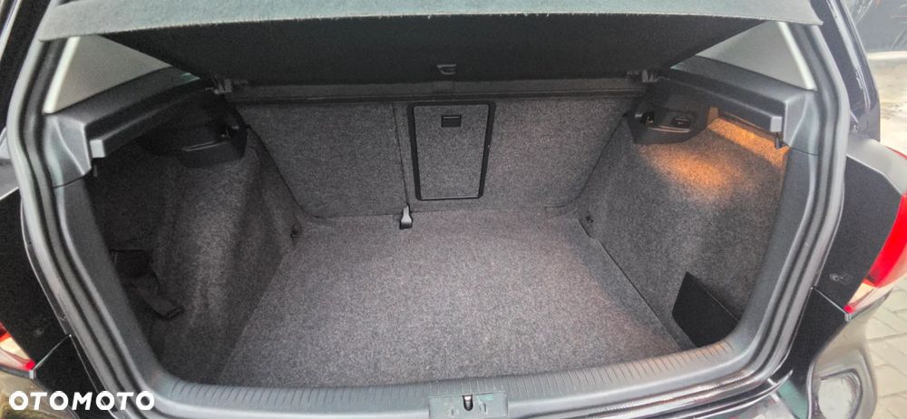 Volkswagen Golf 2.0 TDI DPF Style - 32