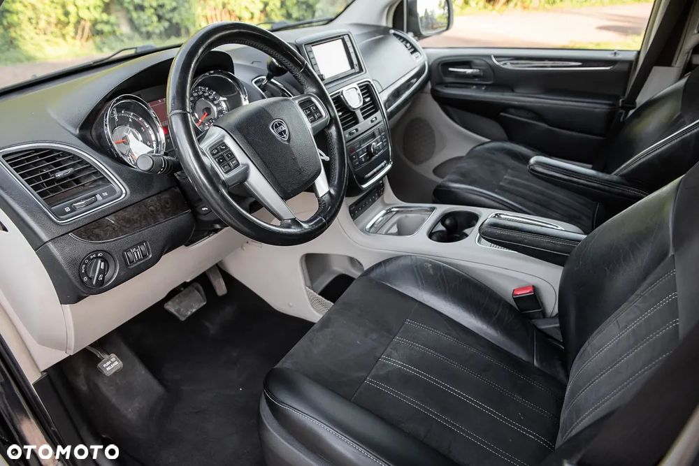 Lancia Voyager - 15