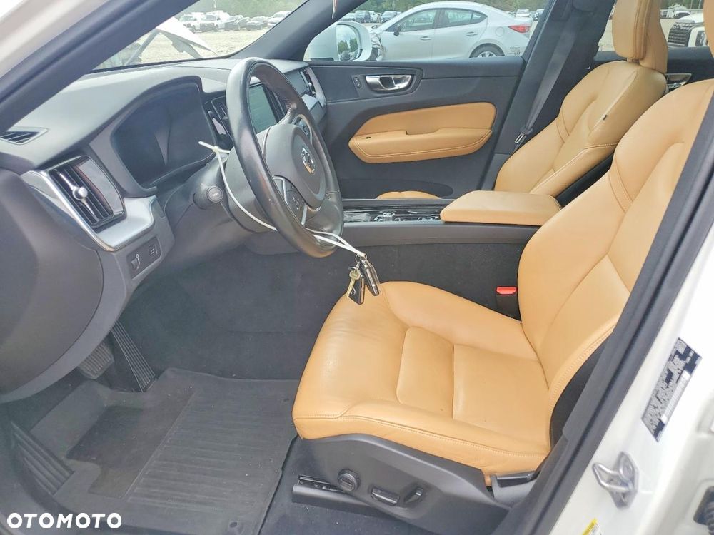 Volvo XC 60 T5 AWD Geartronic Momentum - 8