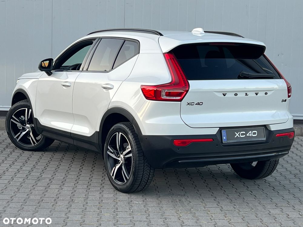 Volvo XC 40 B4 AWD Plus Dark - 4