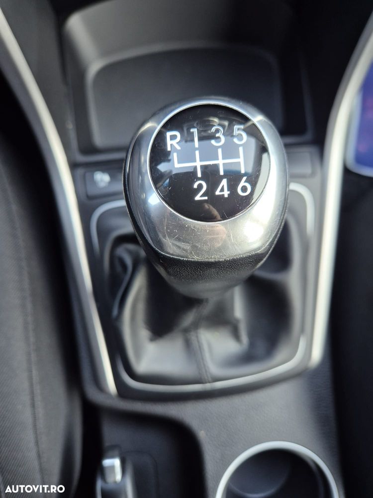 Hyundai i30 blue 1.6 CRDi Trend - 9