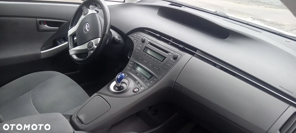 Toyota Prius (Hybrid) Executive - 10