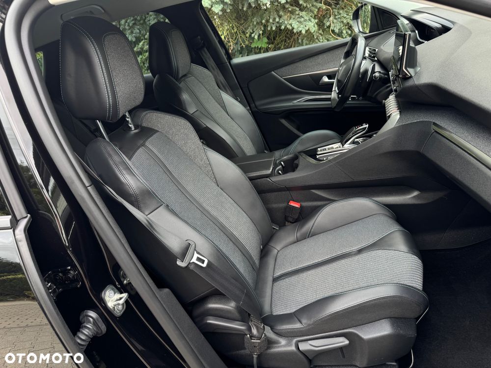 Peugeot 3008 225 e-EAT8 Allure Pack - 28