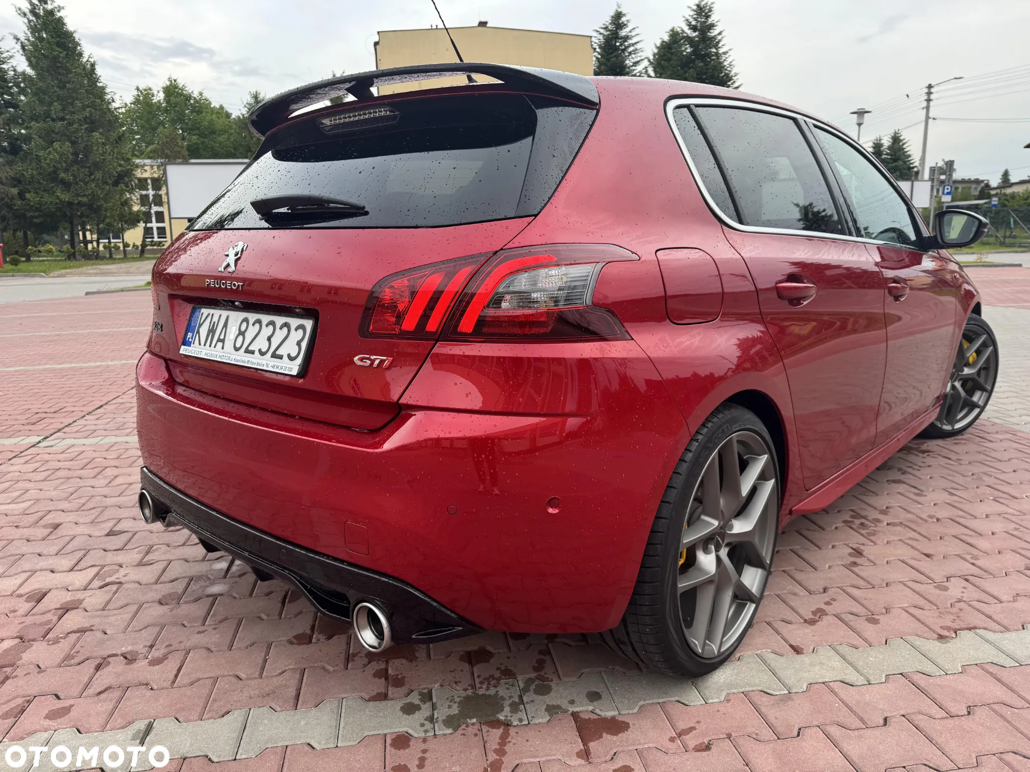 Peugeot 308 1.6 e-THP GTi by Sport S&S - 11