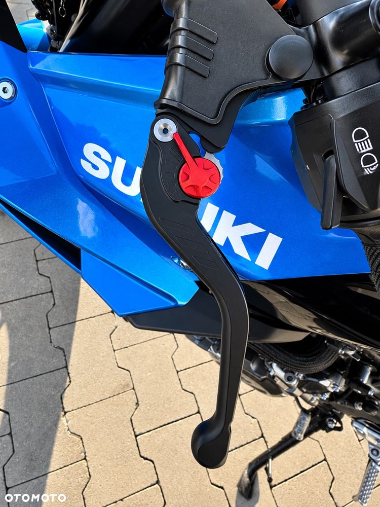 Suzuki GSX-R - 25
