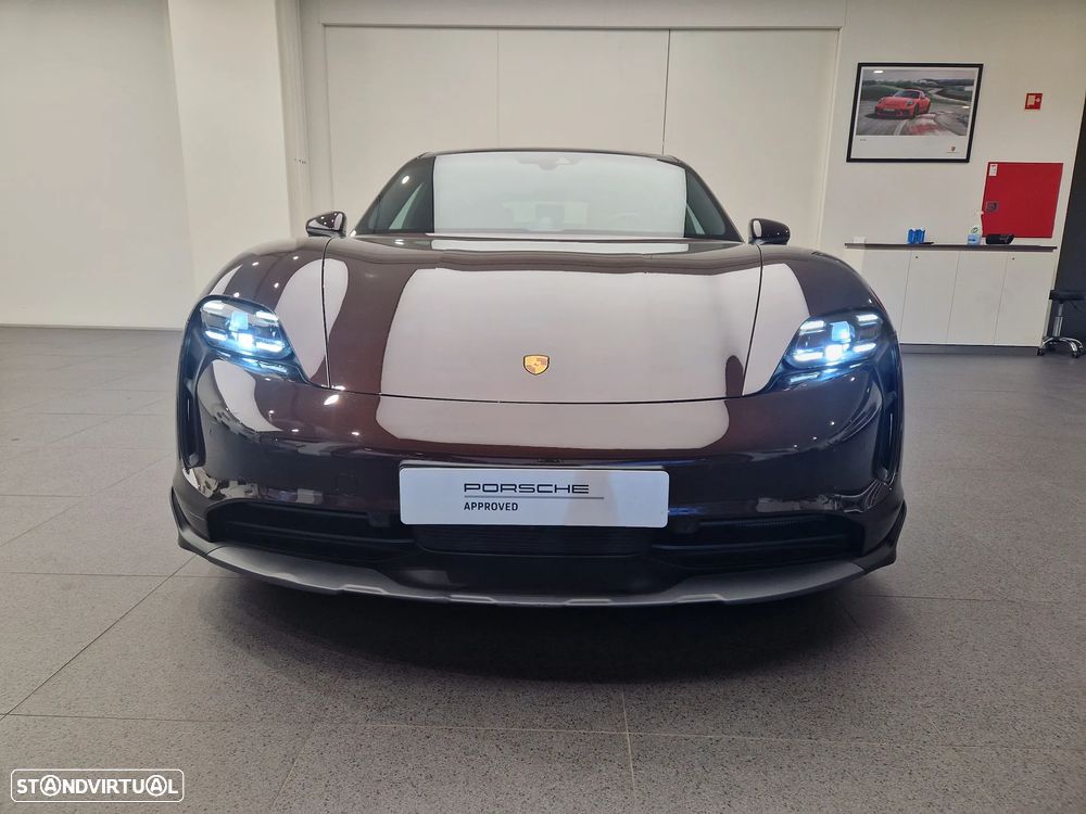 Porsche Taycan Cross Turismo 4 - 11