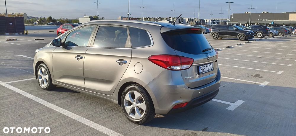 Kia Carens - 5