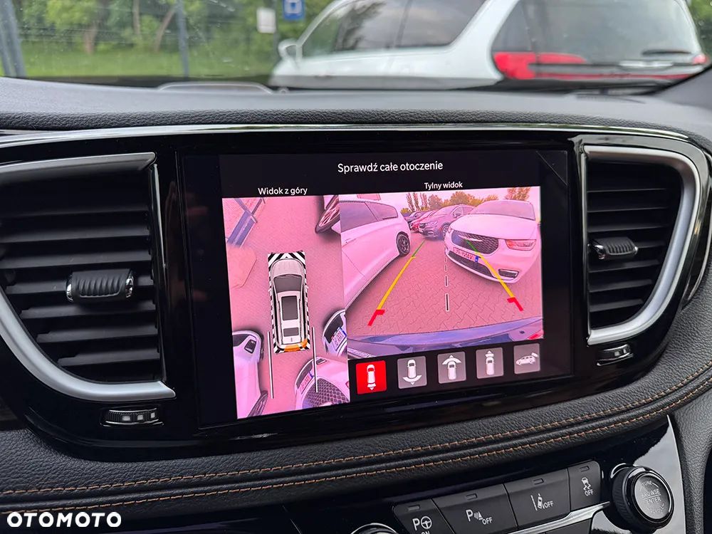 Chrysler Pacifica - 24